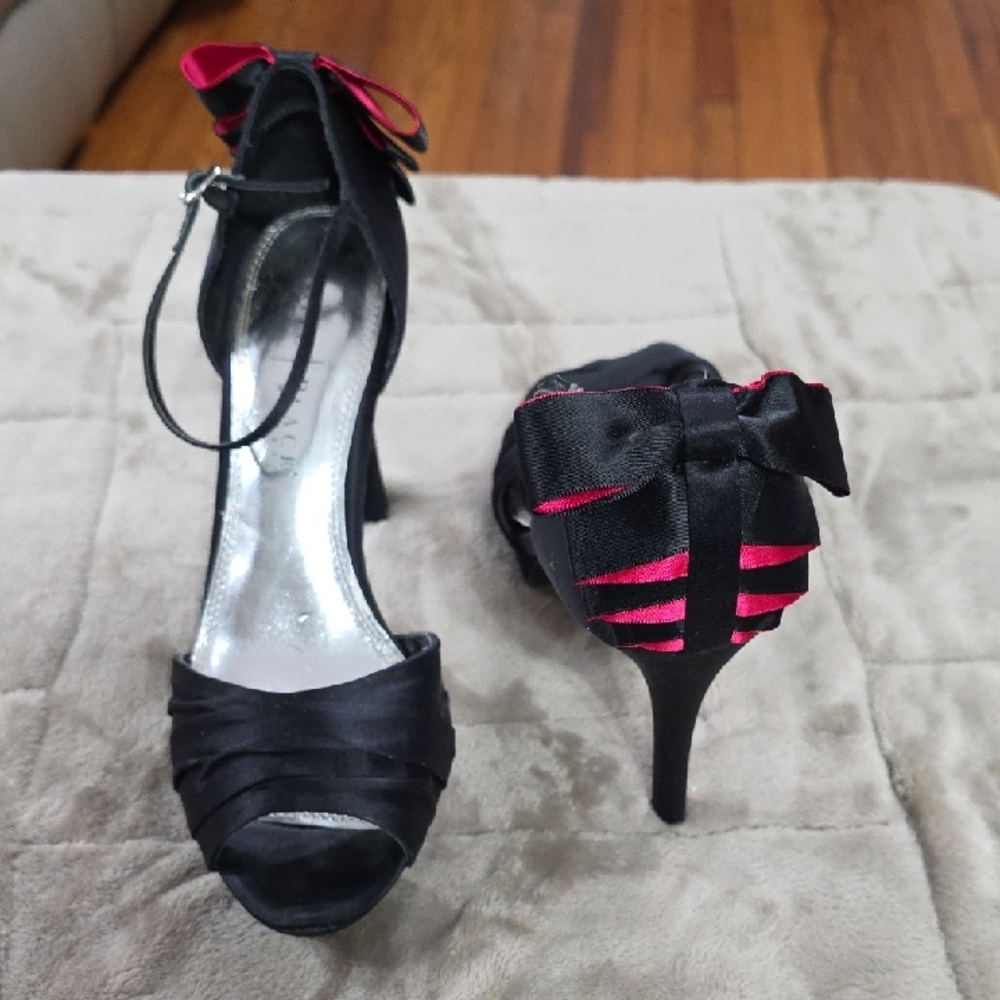 White‎ House Black Market Womens Stiletto Heels Black W/Bow Sz 9 GUC **READ**